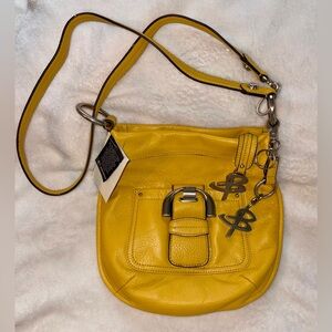 B makowsky Yellow Mustard Pebbled Crossbody bag NWT!